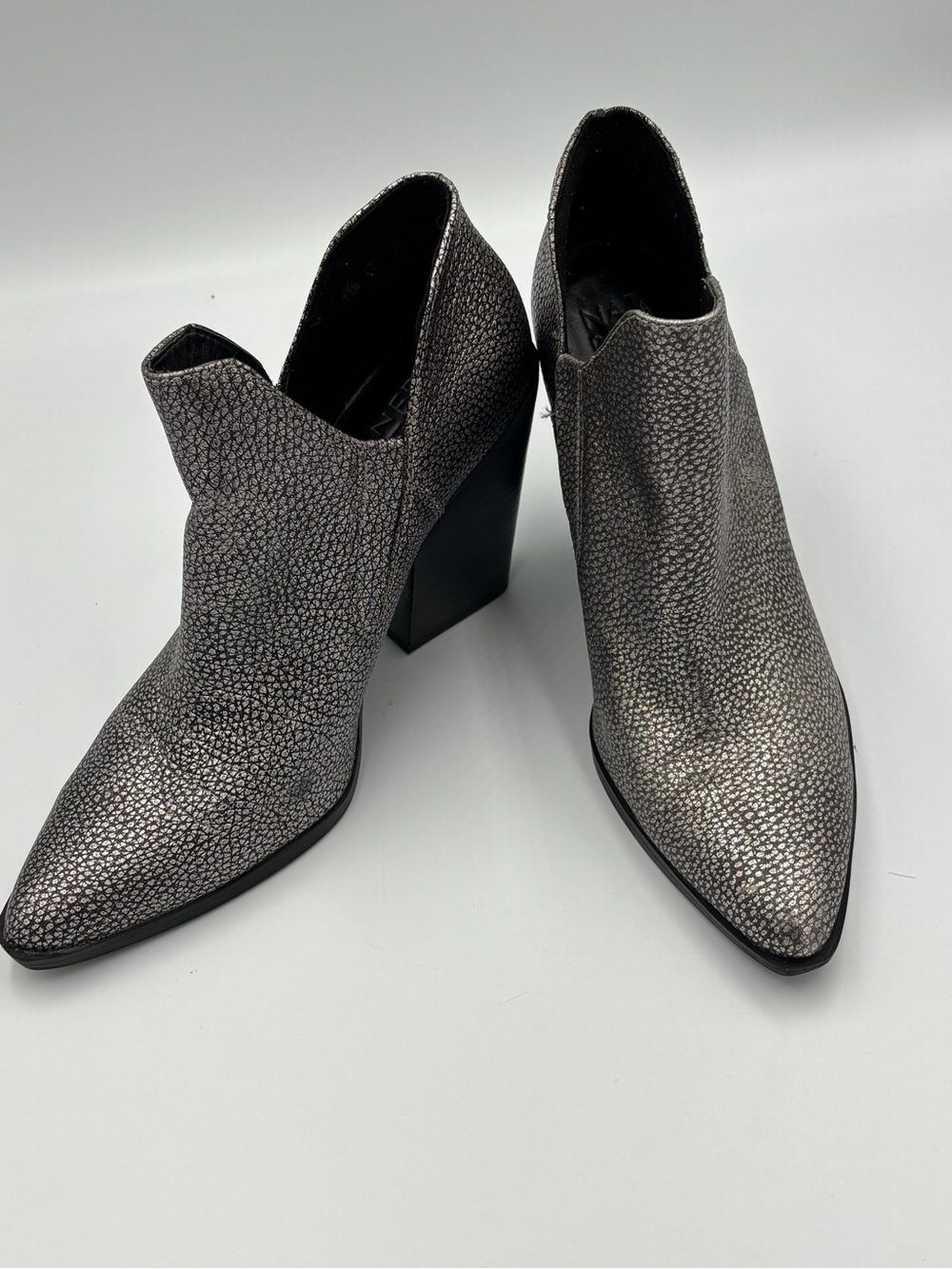 Naturalizer Metallic Silver Pewter Cutout Ankle Booties Block Heel Size 7.5